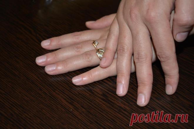 Работа: европейский не обрезной маникюр, массаж, питательный комплекс для ногтей. Делался для беременной девушки, исключительно натуральные и безвредные ингредиенты. Расслабляющий массаж и питательный комплекс очень полезен и приятен.