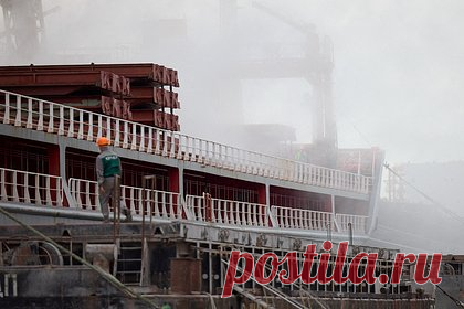 Стало известно о возможном ударе по порту Черноморска. По порту Черноморска, предположительно, был нанесен удар. Об этом пишет украинское издание «Страна.ua». Кроме того, сообщается о возможном прилете по железнодорожному мосту в Одессе. Издание отмечает, что эту информацию официально пока не подтвердили. Ранее в Одессе произошли взрывы.