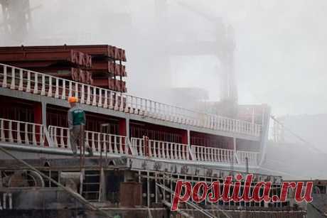 Стало известно о возможном ударе по порту Черноморска. По порту Черноморска, предположительно, был нанесен удар. Об этом пишет украинское издание «Страна.ua». Кроме того, сообщается о возможном прилете по железнодорожному мосту в Одессе. Издание отмечает, что эту информацию официально пока не подтвердили. Ранее в Одессе произошли взрывы.