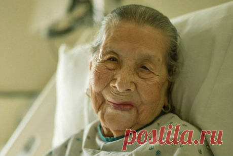 Умирающие пациенты больницы поделились с фотографом Эндрю Джорджем своей житейской мудростью. После их слов понимаешь, как же прекрасна жизнь!