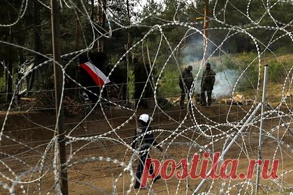 Польша анонсировала прибытие иностранных военных на свою границу. Военные из иностранных государств, в частности войска НАТО, прибудут в Польшу на границу с Белоруссией для противодействия наплыву мигрантов. Об этом сообщил представитель МИД Польши Лукаш Ясина. Он также отметил, что Варшава рассчитывает на расширение объемов защиты со стороны США.