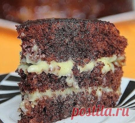 Сумасшедший пирог "Crazy Cake".
Crazy Cake - это американский пирог, в переводе звучит как "Сумасшедший торт (пирог)". Его придумали в США в период дефицита. Данный пирог имеет необыкновенный вкус, несмотря на свой простой состав. В нём отсутствует
масло, но блюдо совершенно не уступает по вкусовым качествам тортам, 
которые в своем составе имеют этот ингредиент.
Для приготовления сумасшедшего пирога "Crazy Cake" нам понадобится:
2 стакана молока;
2 стакана муки;
1,5 стака...