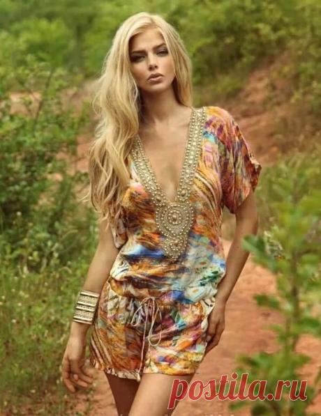 Я часто слышу :Сколько тебе лет ?? Скажу Вам откровенно -Я не знаю ..... Не потому ,что это мой секрет,Свои года я просто не считаю ..... 17 мне когда любимый друг меня обнимет ,,и ничего на свете нет вокруг ..... Ну кто же в этот миг года считает ?!!!! Мне 35 ,душа моя поет мчусь на машине ,по свободной трассе !!!! Кто скорость полюбил меня поймет ,что это тоже маленькое счастье !!! Мне 50 когда иду я в гости ,сменив спортивный стиль свой на наряд. И чувствую спиной как моют кости...