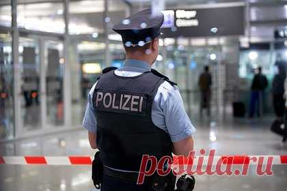 Появились подробности о задержанном за шпионаж в пользу России немце. Задержанный в аэропорту Мюнхена по подозрению в шпионаже в пользу России гражданин Германии передавал секретные данные о ситуации на Украине. Уточняется, что подозреваемый был знаком с задержанным в декабре прошлого года Карстеном Л., который передавал информацию, полученную после начала конфликта России и Украины.