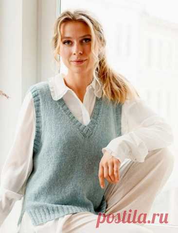 Безрукавка из Dropd Sky Безрукавка из пряжи DROPS Sky вяжется лицевой гладью и резинкой, имеет V-образный вырез горловины и разрезы по бокам.Размеры: S - M - L - XL - XXL - XXXLПонадобится:Пряжа DROPS SKY (74% бэби-альпака, 18% полиамид, 8% шерсть, 190м/50г)150-200-200-200-250-250 г, цвет 15, аквамаринПлотность...