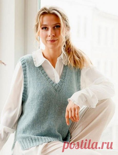 Безрукавка из Dropd Sky Безрукавка из пряжи DROPS Sky вяжется лицевой гладью и резинкой, имеет V-образный вырез горловины и разрезы по бокам.Размеры: S - M - L - XL - XXL - XXXLПонадобится:Пряжа DROPS SKY (74% бэби-альпака, 18% полиамид, 8% шерсть, 190м/50г)150-200-200-200-250-250 г, цвет 15, аквамаринПлотность...