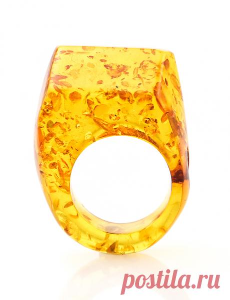 Оригинальное кольцо из цельного кусочка натурального балтийского янтаря «Фаэтон» в интернет-магазине янтаря