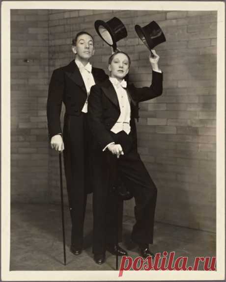 Noel Coward and Gertrude Lawrence as George and Lily Pepper in &quot;Red Peppers&quot; from Coward's Tonight at 8:30. NYPL Digital Collections