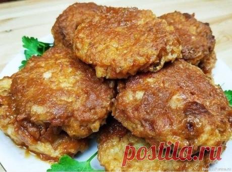 Луковые котлеты Блюдо Рождественского поста. Просто, вкусно, бюджетно!🥘🍴🥔Ингредиенты:2 крупные луковицы1 крупная картофелина3 ст. л. манкисоль по вкусумасло растительное для обжаривания1 л томатного сокаПриготовление:Лук нарежь как можно мельче (главное &mdash; не расплакаться). Здорово, если есть в...