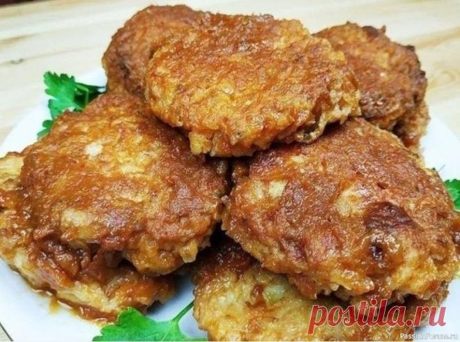 Луковые котлеты Блюдо Рождественского поста. Просто, вкусно, бюджетно!🥘🍴🥔Ингредиенты:2 крупные луковицы1 крупная картофелина3 ст. л. манкисоль по вкусумасло растительное для обжаривания1 л томатного сокаПриготовление:Лук нарежь как можно мельче (главное — не расплакаться). Здорово, если есть в...