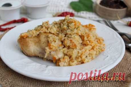 Куриные крылышки с рисом на сковороде

✅ Ингредиенты:
▫ рис – 300 г;
▫ морковь – 1 штука;
▫ луковица – 1 штука;
▫ куриные крылышки – 300 г;
▫ соль – 1 г;
▫ черный перец горошком – 5 штук;
▫ растительное масло – 2 ст.л.