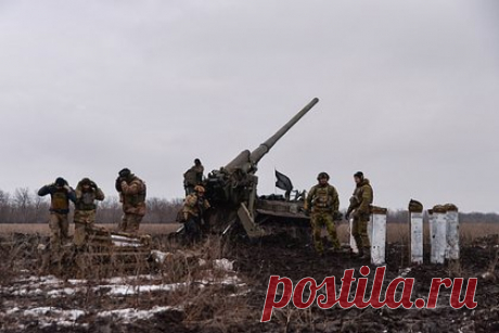 Мэр Донецка обвинил украинских артиллеристов в отсутствии мужской чести. Мэр Донецка Алексей Кулемзин обвинил украинских артиллеристов в отсутствии офицерской и мужской чести, таким образом он прокомментировал обстрелы города со стороны Вооруженных сил Украины (ВСУ). Он отметил, что не может понять мотивов военнослужащих, которые обстреливают мирных жителей.