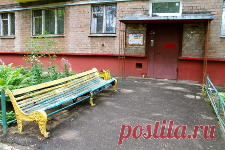 Рассказ: Трое в четырех стенах. Глава 20. Финал. Кузнецы счастья.
Начало (ссылка) Предыдущая глава (ссылка) Уже вечерело, и Полина явно устала. Она старалась не подавать вида, но все и так понимали её состояние. Вверх по главной улице города они снова шли по парам, но уже так — под ручку — как прогуливались в парке. Возле своего подъезда Полина увидела Андрея. Он сидел на лавочке со […]
Читай пост далее на сайте. Жми ⏫ссылку выше
