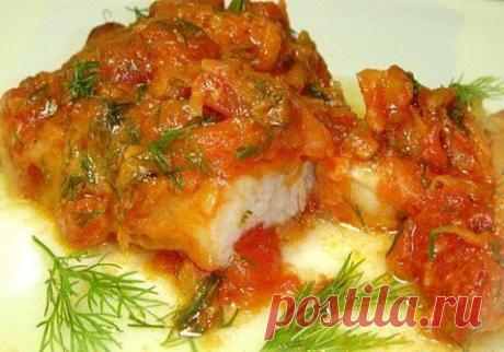 Рыба тушеная с помидорами - Простые рецепты Овкусе.ру