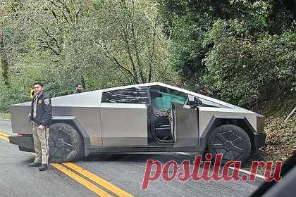 Стало известно о первом ДТП с участием Tesla Cybertruck. В сети появилась информация о первом известном дорожно-транспортном происшествии с участием пикапа Tesla Cybertruck. По информации пользователей Reddit, которые опубликовали фотографию с места происшествия в сети, инцидент произошел в Калифорнии — в районе Пало-Альто к югу от Пейдж-Милл-роуд.