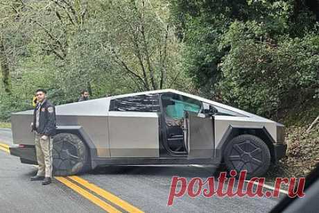 Стало известно о первом ДТП с участием Tesla Cybertruck. В сети появилась информация о первом известном дорожно-транспортном происшествии с участием пикапа Tesla Cybertruck. По информации пользователей Reddit, которые опубликовали фотографию с места происшествия в сети, инцидент произошел в Калифорнии — в районе Пало-Альто к югу от Пейдж-Милл-роуд.