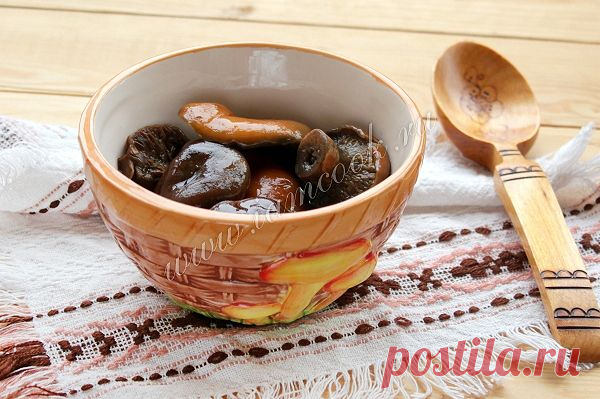 Рыжики соленые, рецепт с фото. Как солить грибы рыжики на зиму холодным способом.