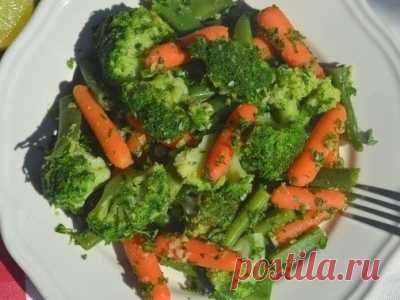 Гарнир из брокколи, фасоли и моркови