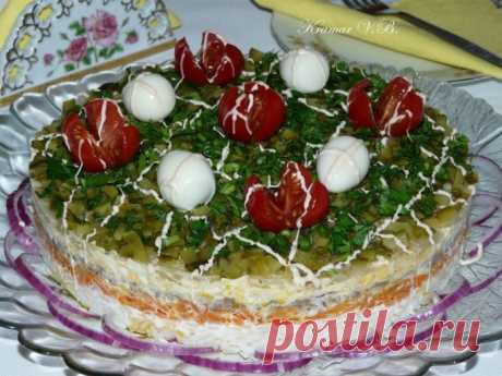 Праздничный салат с печенью и рисом.