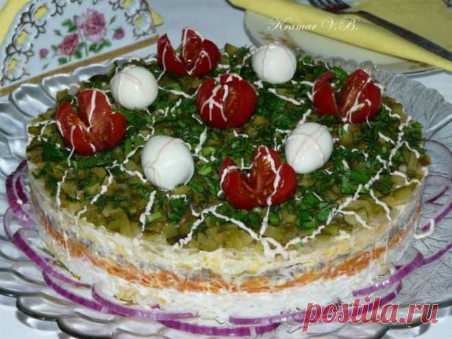 Праздничный салат с печенью и рисом.