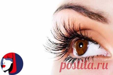 Уход за ресницами в домашних условиях 
Уход за ресницами дома. Для начала нужно помнить о том, что тушь, нанесенная утром на ресницы, нуждается в обязательном смывании перед сном при помощи косметического молочка или другого средства для снятия макияжа с глаз. Затем нужно осторожно втирать в край век любое целебное масло.