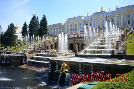 ПЕТЕРГОФ

Памятник мировой архитектуры и дворцово-паркового искусства. Включает в себя дворцово-парковый ансамбль XVIII-XIX веков - бывшую загородную царскую резиденцию, превращённую в музей после национализации 19 мая 1918 года. Петергоф - одна из самых роскошных летних царских резиденций и своеобразный триумфальный памятник успешного завершения борьбы России за выход к Балтийскому морю. К середине 20-х годов XVIII века здесь были разбиты регулярные Верхний сад и Нижний парк