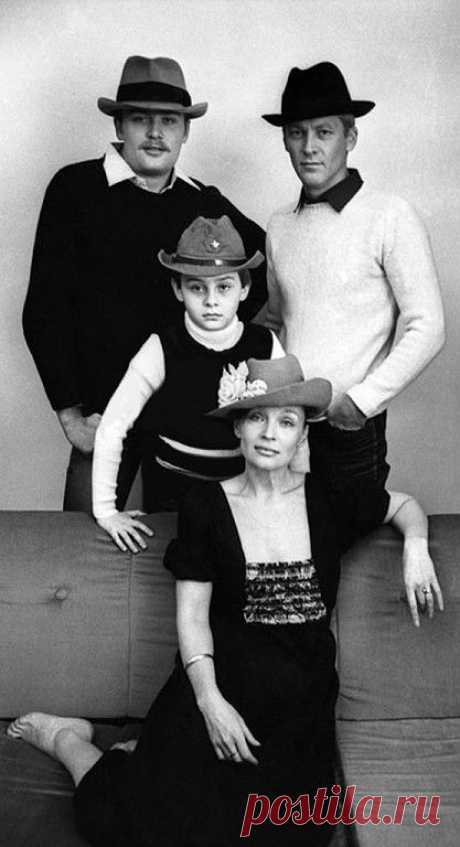 АЛЕКСАНДР ВАСИЛЬЕВ&amp;ДРУЗЬЯ
МАРИЯ СМИРНОВА