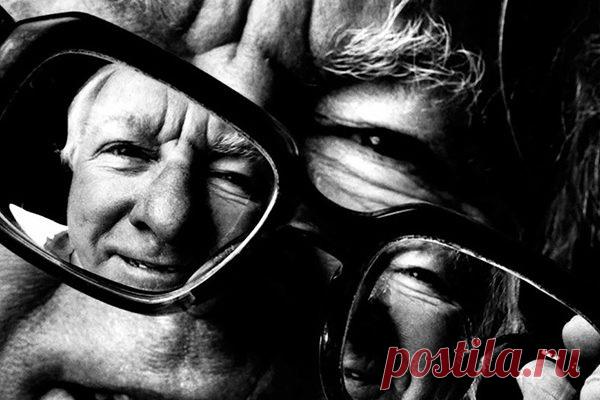 «Улыбайся, не доставляй беде удовольствия»: 20 жизненных наблюдений Рэя Брэдбери
«Улыбайся, не доставляй беде удовольствия»: 20 жизненных наблюдений Рэя Брэдбери «Первое, что узнаешь в жизни, – это то, что ты дурак. Последнее, что узнаешь, – это что ты все тот же дурак». Рей Брэдбери мечтал побывать на Марсе, а по его сценариям снимал фильмы Альфред Хичкок. А еще один из самых популярных писателей-фантастов называл себя […]
Читай дальше на сайте. Жми подробнее ➡