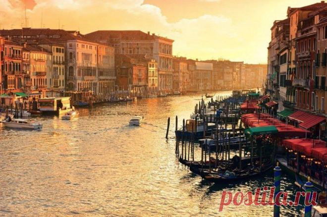 Утренний канал Риальто, Венеция, Италия