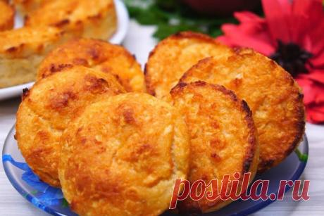 Нежные сырники с яблоками: без масла, муки и сковороды  Нежные сырники с яблоками, рецепт которых я вам сегодня предлагаю, полезнее втройне: в них нет ни муки, ни масла – и они с фруктами.