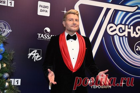 Басков взял кредит из-за подорожавших стройматериалов. Российский певец Николай Басков взял кредит ради ремонта в новом доме. Расходы увеличились из-за подорожания стройматериалов. Артисту, однако, удалось найти качественных российских производителей. Ремонт отбирает много сил и времени, пожаловался Басков. Все дело в дотошности, с которой он подходит к процессу.