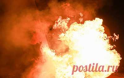 В Улан-Баторе взорвался грузовик с газом. По свидетельству местных жителей, после взрыва огонь быстро распространился на стоящие рядом автомобили и соседние жилые дома