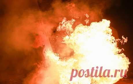 В Улан-Баторе взорвался грузовик с газом. По свидетельству местных жителей, после взрыва огонь быстро распространился на стоящие рядом автомобили и соседние жилые дома