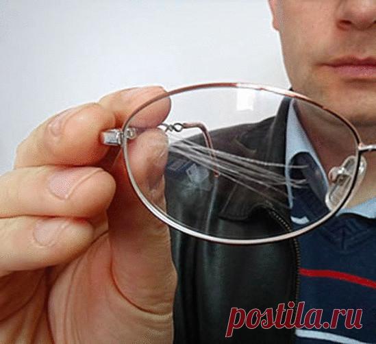 Как удалить царапины со стекла  Как же сделать так, чтобы царапина исчезла? Для этого есть несколько способов.Это может быть стекло в вашем автомобиле или стеклянный стол в гостиной
