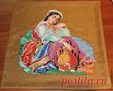 Декорирование подушки "бабушкиной" вышивкой Декорирование подушки "бабушкиной" вышивкойПопала в мое распоряжение вот такая вот вышивка.Это была работа любимой бабушки, на фото видно 1956г &mdash; вещь старинная. Хотелось бы получить подушечку, чтобы всегда была на виду.Первая задача состояла в том чтобы подобрать ткань-основу,...