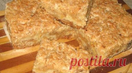 Каждую субботу на моем столе только этот пирог. Готовится очень просто Этот удивительно вкусный, нежный яблочный пирог с манкой является блюдом болгарской кухни. Если вы сейчас вдруг подумали: «Как это так, печь пирог из манки!», поспешу вас заверить, что такой пирог вас точно не разочарует.

Во-первых, сам кулинарный рецепт необычайно прост, не требует никаких особе