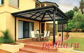 Сооружаем навес: формы и размеры, материалы и месторасположение В отличие от беседки, представляющей собой огороженный со всех сторон павильон, навес — конструкция универсальная, он словно шляпка с широкими полями защищает от палящего солнца и непогоды