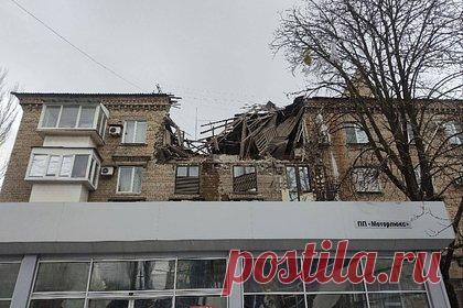 В жилом доме в Донецке обрушились перекрытия после обстрела со стороны ВСУ. В одном из многоквартирных жилых домов в Киевском районе Донецка обрушились перекрытия после обстрела со стороны Вооруженных сил Украины (ВСУ). Об этом сообщило МЧС Донецкой народной республики (ДНР). В результате обстрела в жилой дом на улице Артема попал взрывоопасный предмет. Под завалами ищут двух человек.