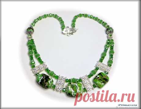 Изумрудная долина 
украшение, колье, бусы, ожерелье, lampwork, розы, лэмпворк, подарок подруге, подарок на день рождения, подарок девушке, подарок женщине, украшение в подарок, #primavera, авторский лэмпворк