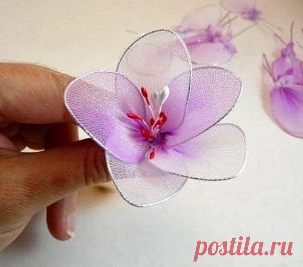 Нежные цветочки из капрона