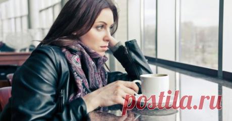 ЖАДНОСТЬ
Стало жаль слов, скупость 
на слова появилась. Слов звучащих, слов написанных жаль, как дней
уходящей жизни. Все равно, что в пустыне льёшь драгоценную воду в песок, а там,
за барханом умирающий от жажды. 
Не хочется слушать и впитывать буквы ненужных слов.
Чувствуешь себя испорченной луковицей – под золотистой кожурой сгнивший,
вонючий слой.
Хорошо с  детьми – все
слова - чистая вода. 
https://voloxina.ru/