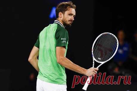 Медведев сохранил позицию в рейтинге АТР после поражения на Australian Open. Россиянин Даниил Медведев сохранил позицию в рейтинге Ассоциации теннисистов-профессионалов после поражения на Australian Open. Он остался на третьем месте рейтинга, в котором продолжает лидировать серб Новак Джокович. На второй строчке располагается испанец Карлос Алькарас.
