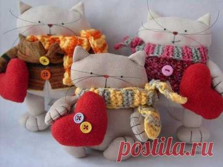 ​Текстильные котики с сердечками