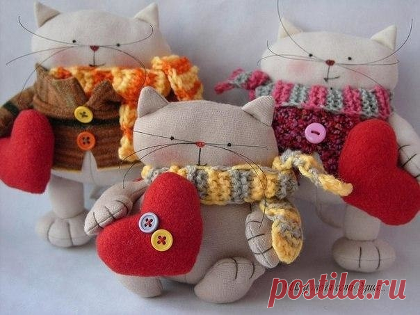 ​Текстильные котики с сердечками