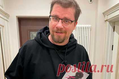 Харламов рассказал о перенесенной в новогодние праздники болезни. Резидент Comedy Club Гарик Харламов в своем Instagram заявил, что заболел в новогодние праздники, назвал неожиданный диагноз и пояснил, что из-за болезни в его блоге не появлялось новых видео с его участием. Комик также опубликовал ролик, в котором с распухшим из-за насморка носом пожаловался на самочувствие.