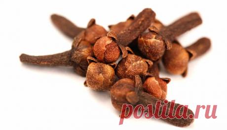 Los clavos son una de las especias famosas disponibles en todo el mundo. A diferencia de otras especias que están disponibles por temporadas, los clavos se pueden encontrar durante todo el año, por lo que siempre que lo necesite, la acción estará disponible cerca.
