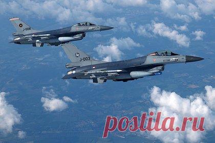 На Украине пожаловались на отсутствие американских истребителей. На Украине пожаловались на отсутствие американских истребителей F-16. По словам советника министра обороны Украины Юрия Сака, Киеву приходится восполнять нехватку авиации беспилотниками. «У нас пока нет самолетов F-16, поэтому приходится искать способ компенсировать их отсутствие», — сказал он.