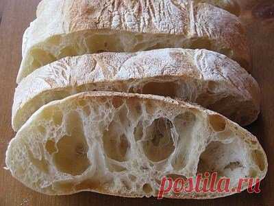 Чиабатта- рецепт приготовления итальянского хлеба

Чиабатта – это итальянский хлеб с хрустящей корочкой, воздушной мякотью и характерными большими дырками. Родившись в самой маленькой провинции Италии Лигурии, сегодня чиабатта приобрела поистине всемирную известность. Приготовить чиабатту несложно, но нужно знать некоторые тонкости, которыми я и хотела бы с вами поделиться.

Существует несколько методов и множество рецептов чиабатты. Предлагаемый мной вариант приготовления...