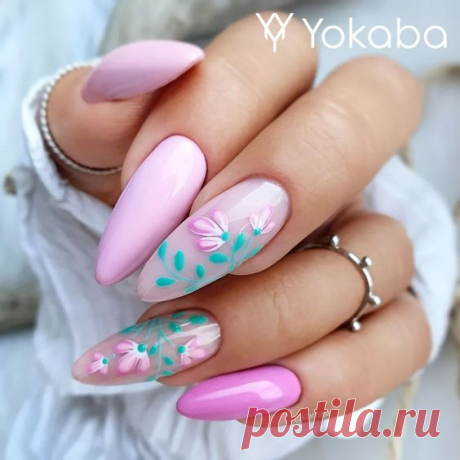 Розовые ногти с цветами