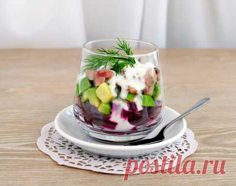 САЛАТ ИЗ СЕЛЬДИ, СВЕКЛЫ И АВОКАДО
